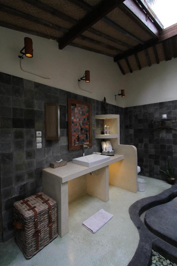 Villa Blue Steps Yogyakarta Exterior photo