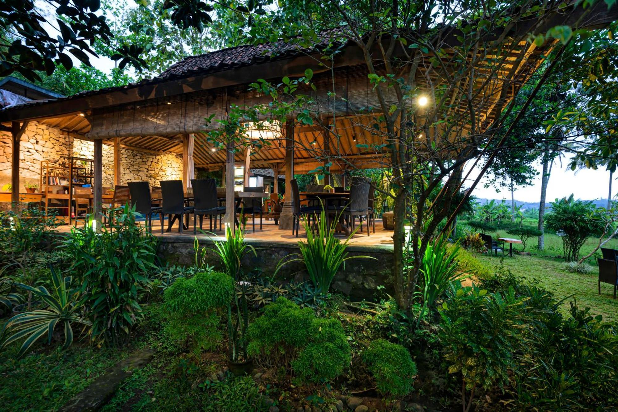 Villa Blue Steps Yogyakarta Exterior photo